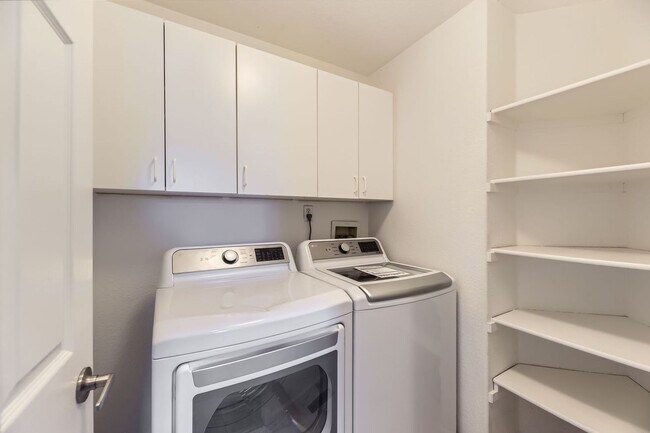 Building Photo - Spacious 4 Bed/ 3 Bath Home with Finished Basement