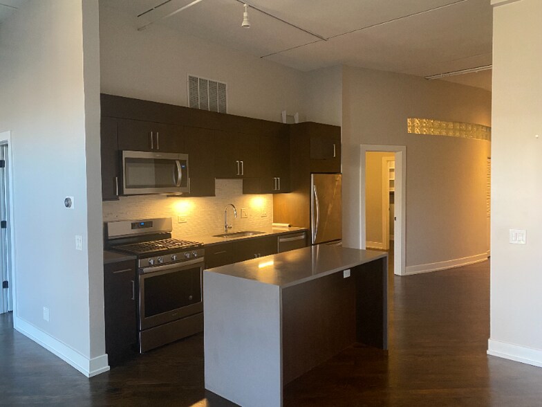 Building Photo - 2012 W St Paul Ave