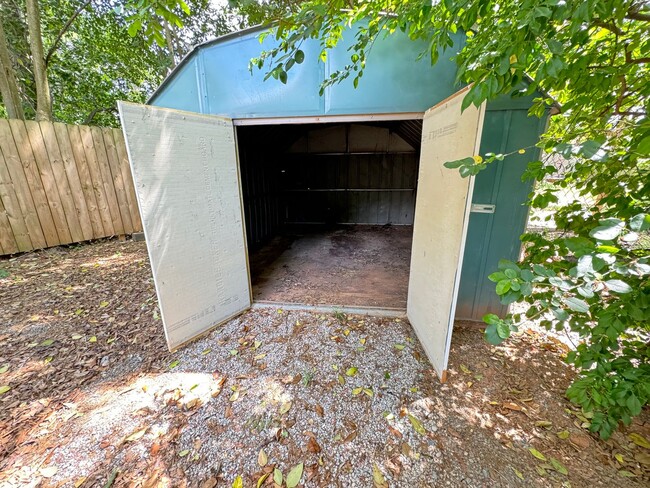 Building Photo - Beautifully Remodeled 4-Bedroom Home with ...