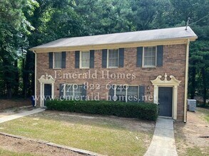 Building Photo - Beautiful 2 bedroom 1.5 bath town home!