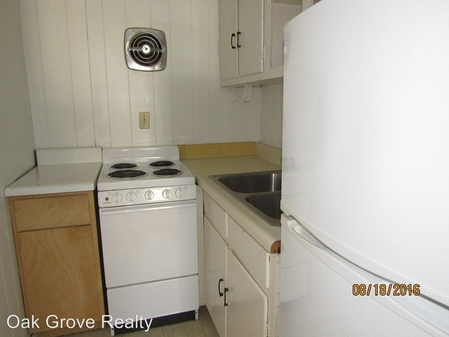 Building Photo - 951 Church St