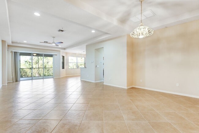 Building Photo - ** AVIANO AT NAPLES ** 3 BED / 2 BATH - CARRIAGE HOME - GARAGE - CENTRAL NAPLES - ANNUAL RENTAL