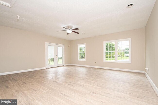 Building Photo - 25992 Old Valley Pike