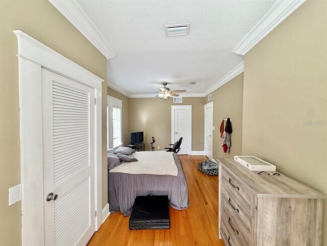 Building Photo - 302 W Haya St