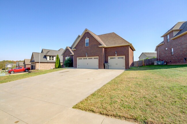 Building Photo - HUGE FRESH Executive home in Farmington