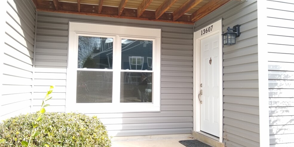 Building Photo - 13607 Orchard Dr