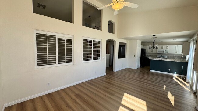 Building Photo - Summerlin 4 bedroom 3 car garage
