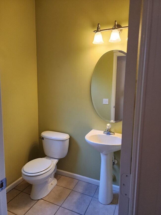 Building Photo - Beautiful Luxury Townhome in New Kent County