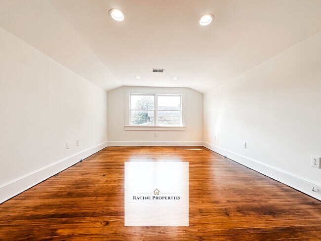 Building Photo - Spacious 4-bedroom Home in Woodruff