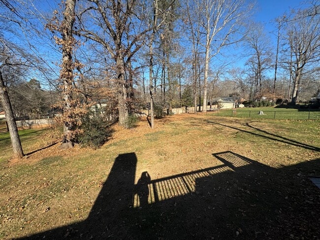 Building Photo - Available to Show