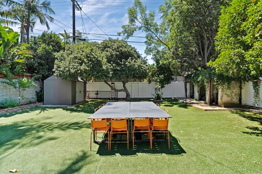 Building Photo - 11038 Blix St
