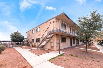 Building Photo - Modern Condo: Remodeled Elegance Awaits!