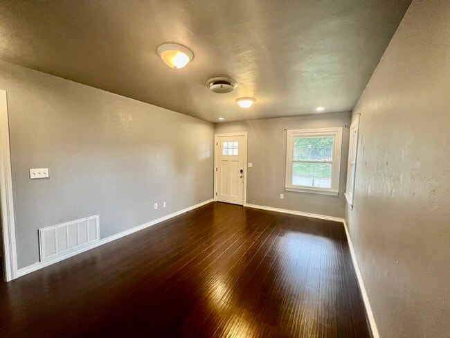 Building Photo - 317 Truman Pl