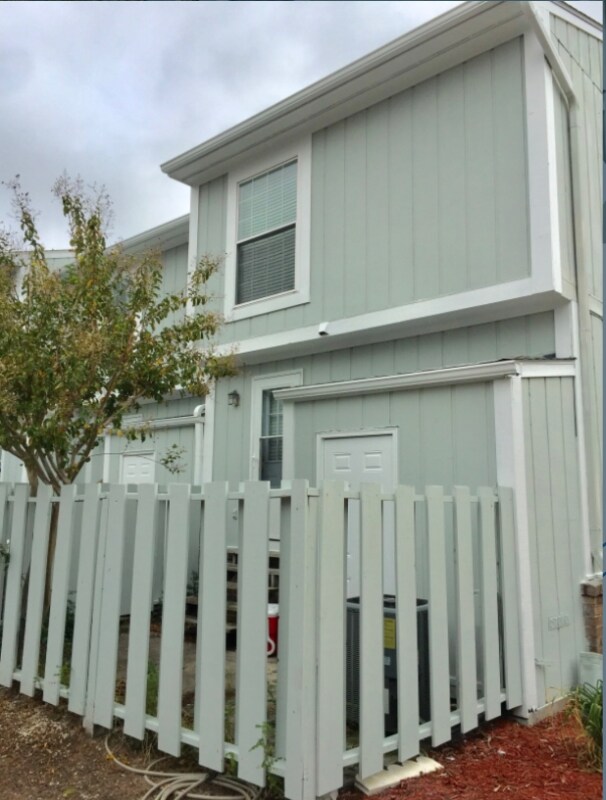 Building Photo - 6921 Porcher Dr