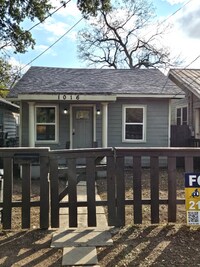 Building Photo - 1016 Center St