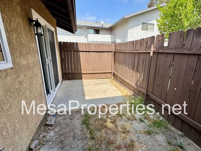 Building Photo - 1749 E Fairfield Ct