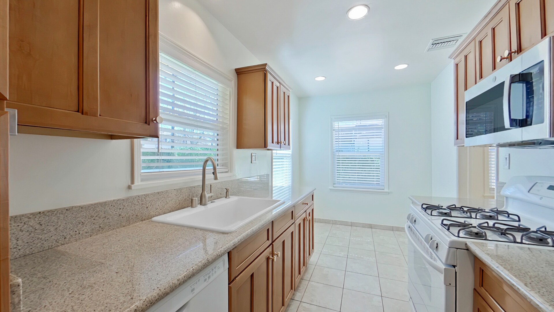 Building Photo - 3250 Las Lunas St