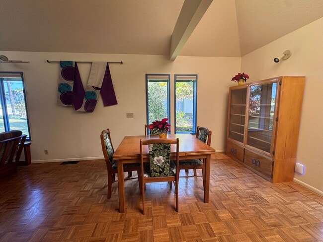 Building Photo - 3 Bedroom/ 2.5 Bath