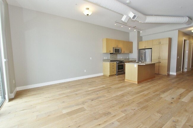 Building Photo - 419 S 8th St
