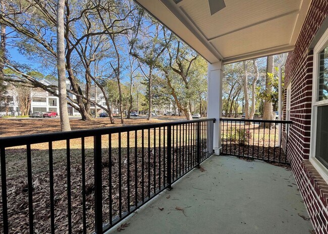 Building Photo - Available May 11th. GROUND FLOOR 3BR/2 BA Condo in Riverland Woods!