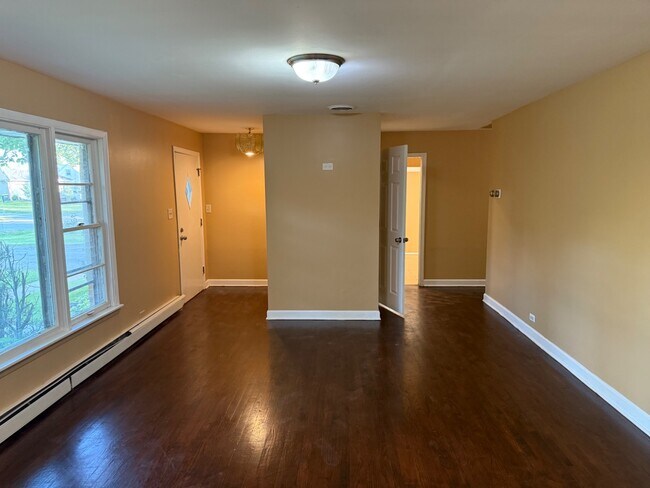 Building Photo - 9503 Greenwood Dr