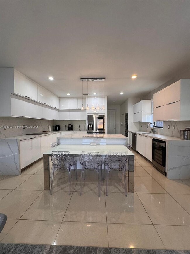 Building Photo - 8850 NW 98th Ct