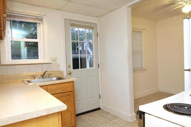 Building Photo - 228 West 16th Street