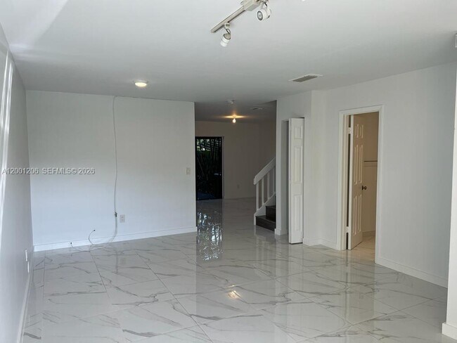 Building Photo - 1125 NE 210th Terrace