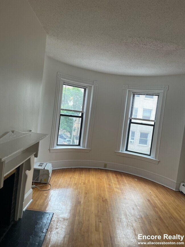 Building Photo - 15 Hemenway St