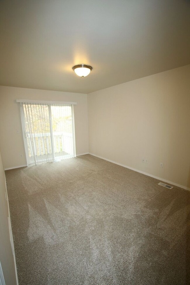 Building Photo - 4 Bedroom Eagle River Home!