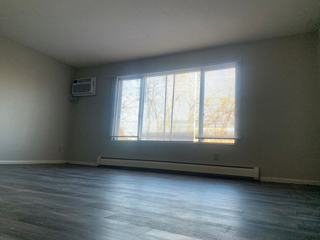 Building Photo - 845 Dodd Rd