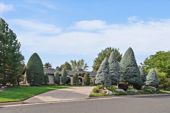 Building Photo - Gorgeous 4 bed 5 bath Luxury rental in Cherry Hills Village!