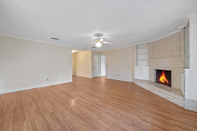 Building Photo - 807 Seacliff Dr