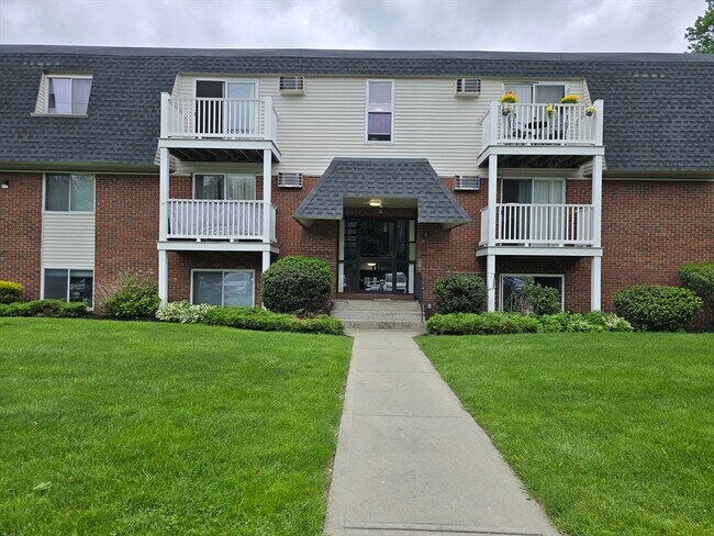 Primary Photo - 135 E Main St