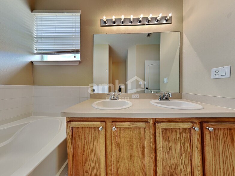 Building Photo - 3316 Azalea Blossom Dr