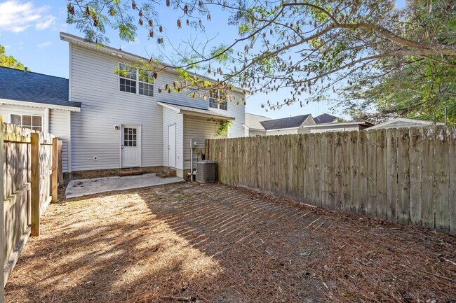 Building Photo - Welcome to Hunters Creek!