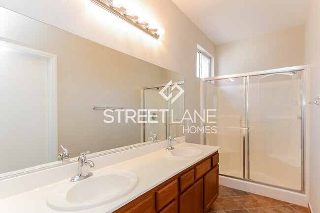 Building Photo - REDUCED!