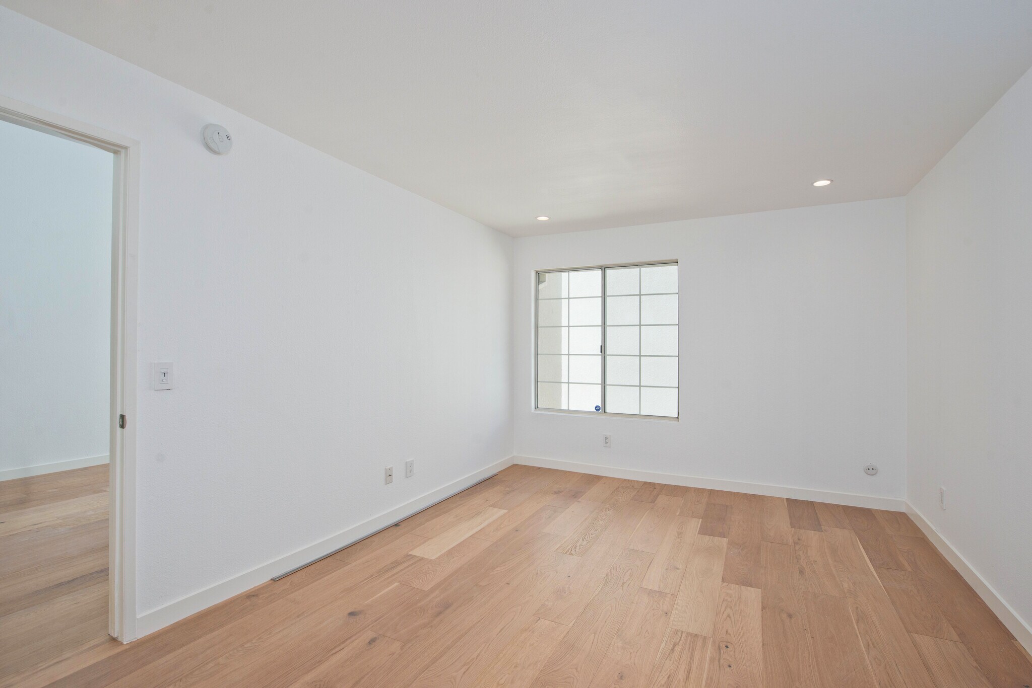 Building Photo - 5540 Owensmouth Ave