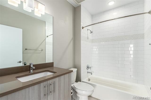 Building Photo - 2374 S University Blvd