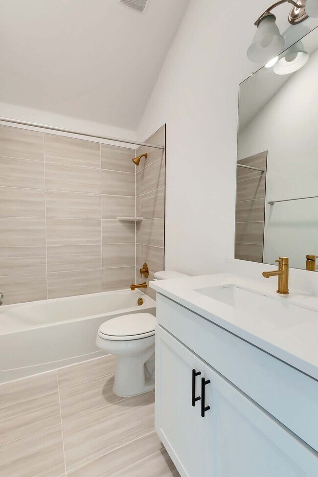 Building Photo - 271 Jefferson Dr