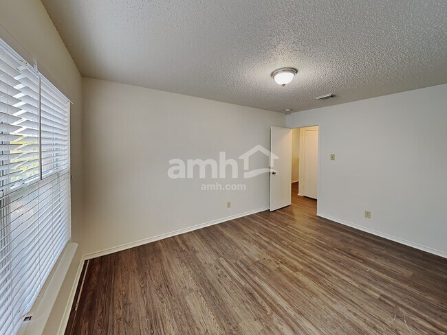 Building Photo - 8447 Mannington Pl