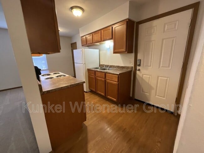 Building Photo - 1810 Jamestown Rd