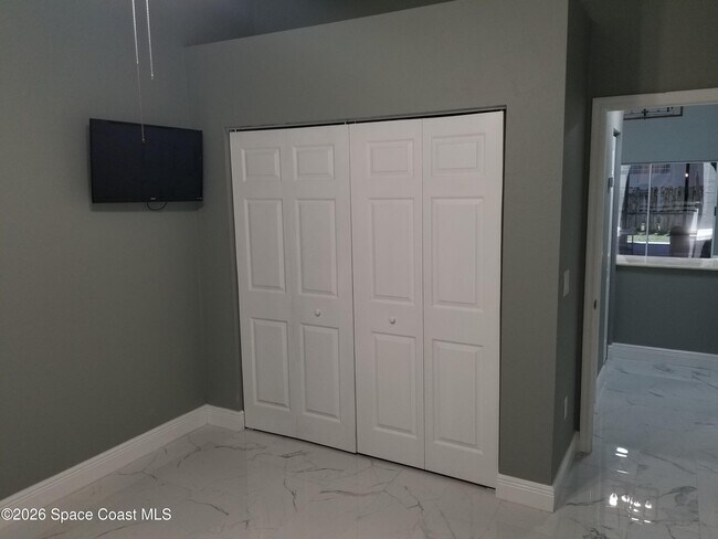 Building Photo - 3685 Oakhill Dr