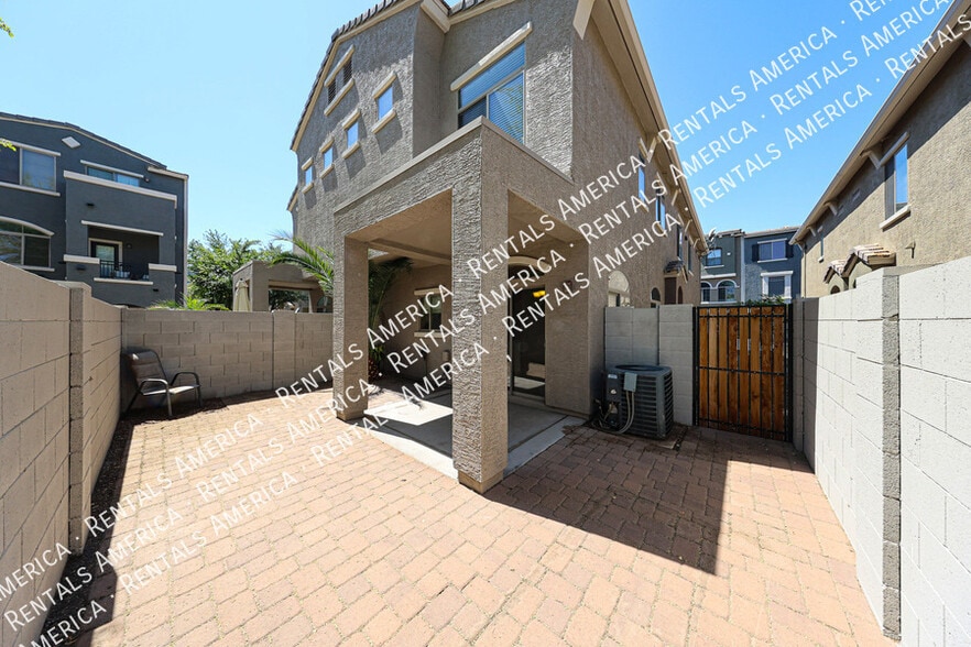 Building Photo - 2401 E Rio Salado Pkwy