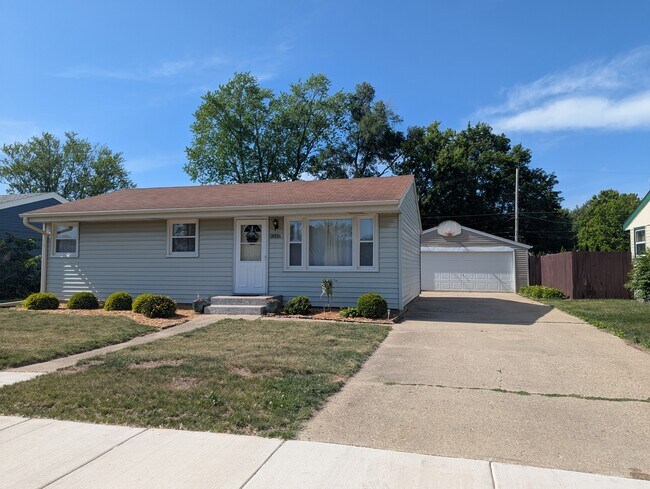 Primary Photo - 2026 Evans Ave