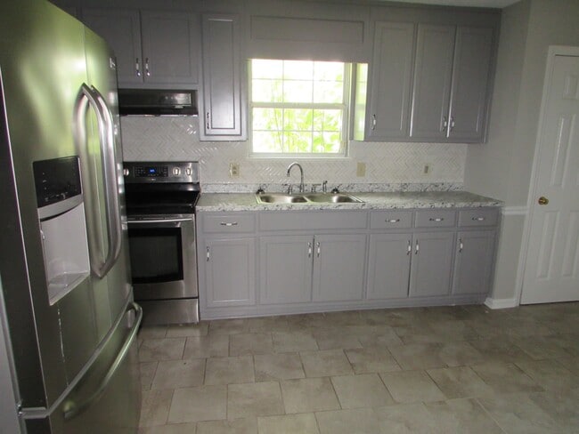 Building Photo - 110 Piper Ln