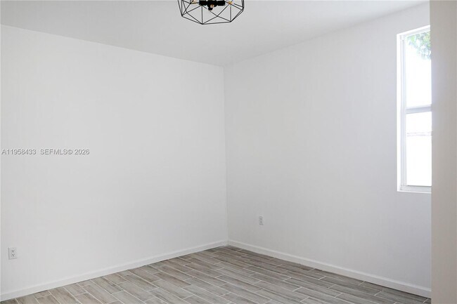 Building Photo - 1221 NW 45th St