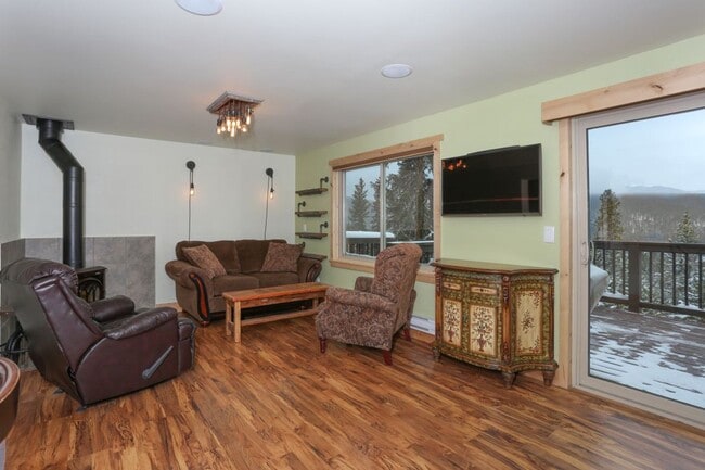 Building Photo - Amazing views! On bus route! 1 Year Lease!