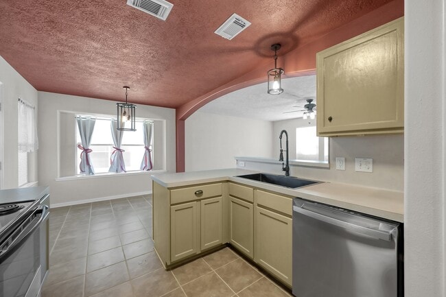 Building Photo - 13952 Buckskin Dr