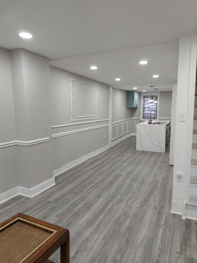 Building Photo - 613 Chapel Alley